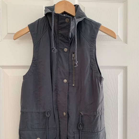 JOLT Utility Vest - Picture 6 of 10